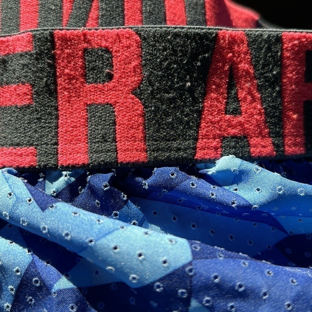 SzM Under Armour Semifitted heatgear running shorts blue geometric pattern GUC - Picture 8 of 8
